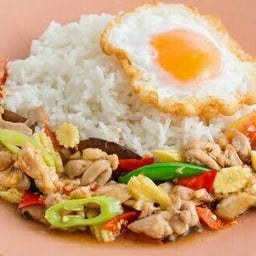 ผัดพริกหยวกราดข้าว+ไข่ดาว+ชาดำเย็น