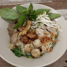 เส้นหมี่เรือต้มยำแห้ง