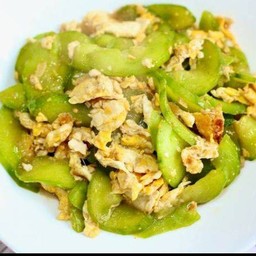 แตงกวาผัดไข่