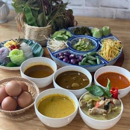 หนมจีน ชุดรวมน้ำยา ป่า กะทิ ไตปลา น้ำพริก