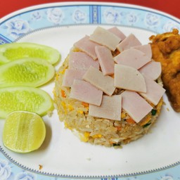 ข้าวผัดแฮม ฟรีปีกไก่บน 1ชิ้น