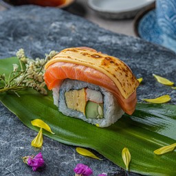 (48) โรลแซลมอนย่างชีส