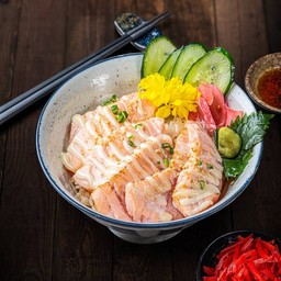 (71) ข้าวหน้าแซลมอนย่าง size M