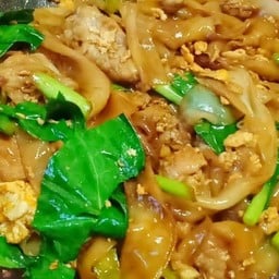 เส้นใหญ่หมูผัดซีอิ้ว