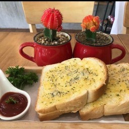 ขนมปังกระเทียม