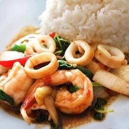 กะเพราทะเลราดข้าว