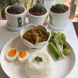 ชุดข้าวแกงไตปลา (ไข่มะตูม/ไข่เจียว/หมูทอด)