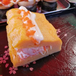 ไข่หวานใส้สลัดปูอัด