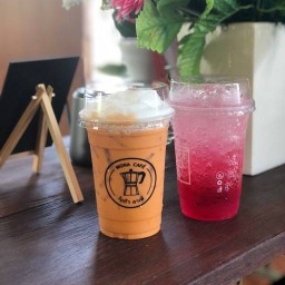 Coffee me cafe (หัวรอ) หน้าหมู่บ้านนครา