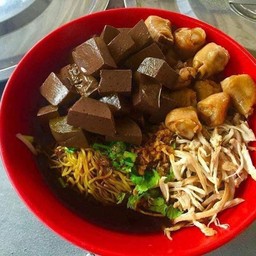 ก๋วยเตี๋ยวไก่มะระบุฟเฟต์ข้อไก่เลือด
