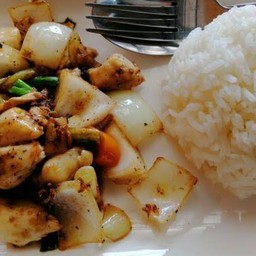 เนื้อปูผัดพริกไทยดำราดข้าว