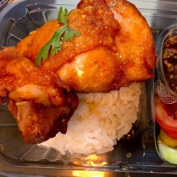 Namana รสมือโภชนา บะหมี่จับกังเนื้อแดง กะเพรา ข้าวหมก ข้าวเนื้อแดงฮ่องกง  Halal สาขาที่ 1 สุขสวัสดิ์