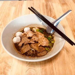 ก๋วยเตี๋ยวเรือ จัมโบ้