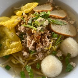 ก๋วยเตี๋ยวมาม่าหมูน้ำใส