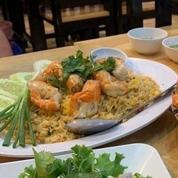 ข้าวผัดกุ้งจานใหญ่
