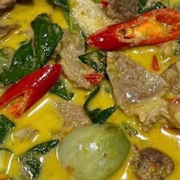 แกงเขียวหวานเนื้อติดมัน (กับข้าว)