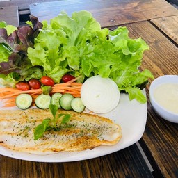 สลัดปลาดอลลี่กริล