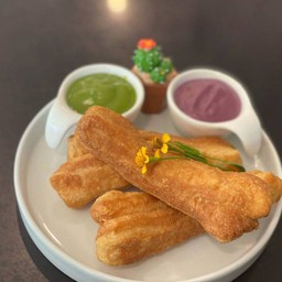 ปาท่องโก๋รีดไขมันอบนุ่ม (สังขยาใบเตย-มันม่วง)