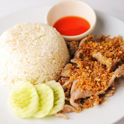 หมูหมักทอดกระเทียมราดข้าว