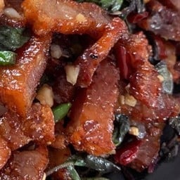 หมูทอดผัดกระเพรา