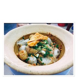 ก๋วยเตี๋ยวลูกชิ้นปลาต้มยำ