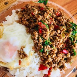 ข้าวราดกะเพราหมูสับ (ไม่แถมไข่ดาว)