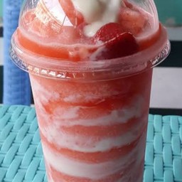 สตอเบอรี่ปั่นโยเกิร์ต