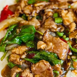 ข้าวกระเพราเนื้อย่าง