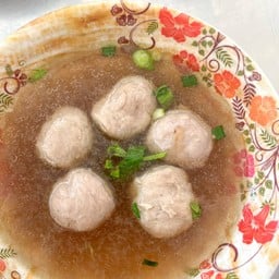 ลูกชิ้นลวก