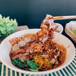 ก๋วยเตี๋ยวเรือ(แห้ง) น้ำซอสสูตรเฉพาะของร้าน