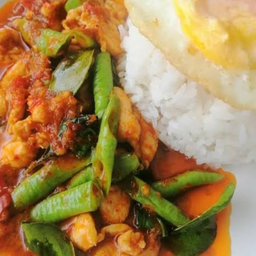 Stir-fried Chicken with Curry Paste and Fried Egg