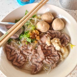 นำชัยลูกชิ้นเนื้อเปื่อย เย็นตาโฟลูกชิ้นปลาเกี้ยวกรอบ