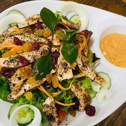 สลัดแซลมอนพริกไทยดำ