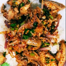 ข้าวยำไก่ย่าง