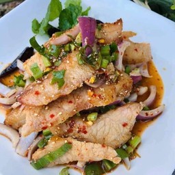 น้ำตกคอหมูย่าง