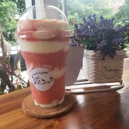 สตรอเบอร์รี่โยเกิร์ต