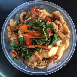 ข้าว ไข่ข้น กระเพรา หมูนุ่ม
