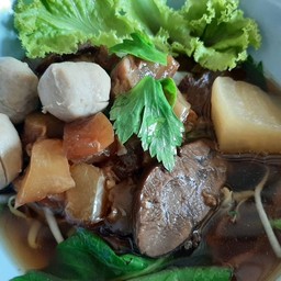 ข้าวแกงปักษ์ใต้ ก๋วก๋วยเตี๋ยวเนื้อตุ๋น ปลาเผารสซิ่ง ปลาเผารถซิ่งน้ำปั่น