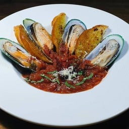 หอยแมงภู่นิวซีแลนด์ผัดดิโวลคาโน่ซอส