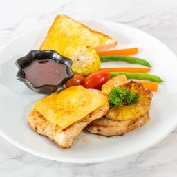 สเต็กหมูสัปปะรดกับไก่อบชีส Free drink