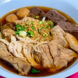 อิ่ม...พอดี เตี๋ยวไก่มะระ(หลังโรงบาล)