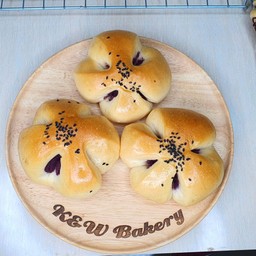 ขนมปังมันม่วง