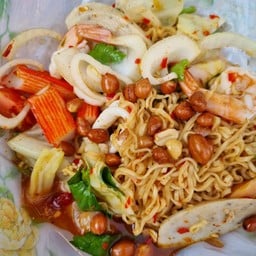 ลูกชิ้นปลา&ไส้กรอกทอด ตลาดรุ่งเจริญ ตลาดรุ่งเจริญ เจ้าดัง
