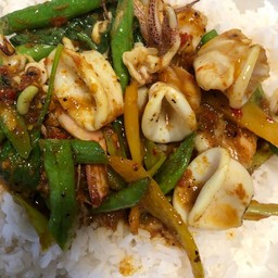 ผัดพริกแกงทะเล