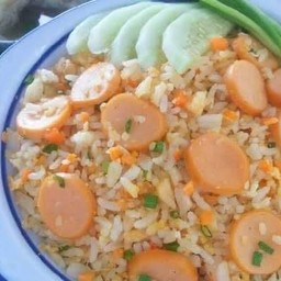 ข้าวผัดฮอทดอก + ไข่ดาว