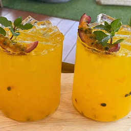 น้ำเสาวรส (เย็น/ปั่น)