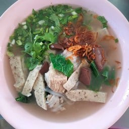 เจ๊ลี ซาลาเปาแป้งนุ่ม  ข้างโรงพยาบาลนางรอง