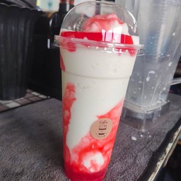 นมสดสมูทตี้สตอเบอรี่ปั่น