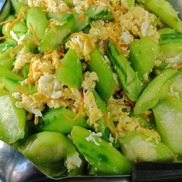 บวบผัดไข่