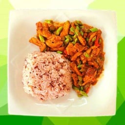 ผัดพริกแกงราดข้าว